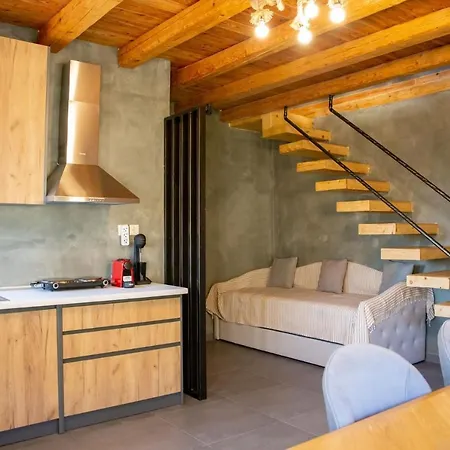 Gi - Ktima Xymitadi, Lovely 2 Bedroom Mezonette بيت للعطل *